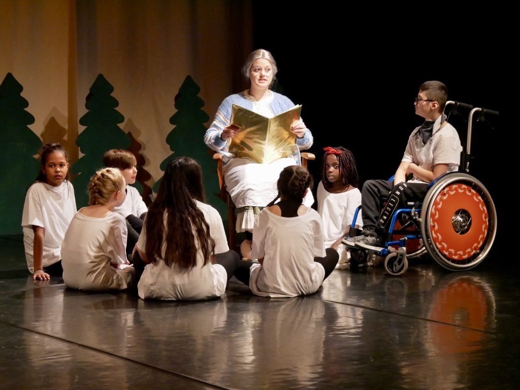 2018 Theater Märchenkinder Märchenoma